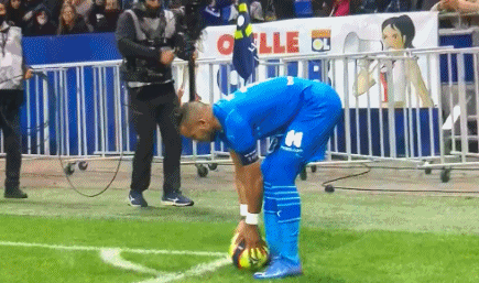 重磅！皇马遭遇重创！阿诺德伤缺两月将错过15场比赛，欧冠生死战告急