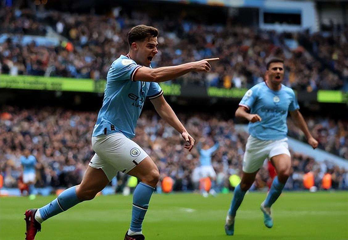 世欧预半场：齐甘科夫造险，乌克兰暂0-0冰岛（世欧预半场战报：乌克兰0-0冰岛，齐甘科夫屡造险情）