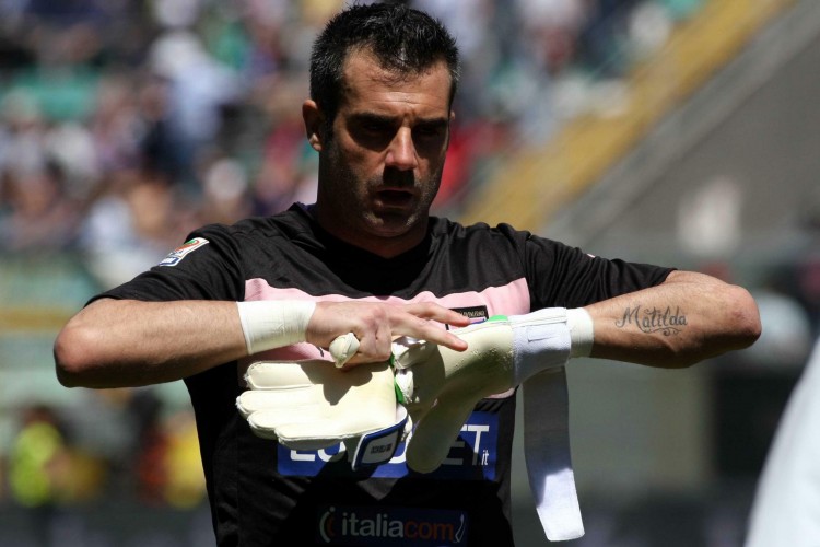 HWG！罗马诺：拜仁签下17岁中卫小将奥拉亚，明年2月加盟（罗马诺：拜仁已签下17岁中卫奥拉亚，明年2月正式加盟）