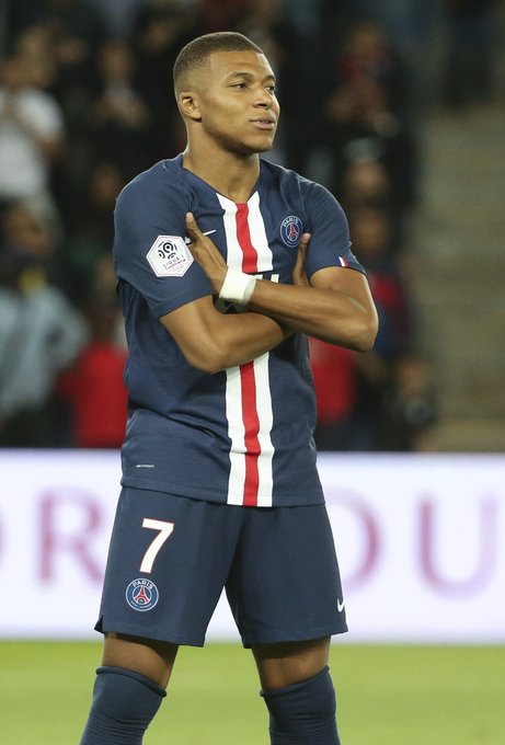 19岁192天，韦德拉奥果成为近71年德国队首秀破门最年轻球员（19岁192天，韦德拉奥果刷新德国队近71年来首秀进球最年轻纪录）