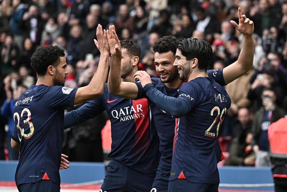 川崎前锋官方：效力10年的40岁韩国前国门郑成龙将自由身离队