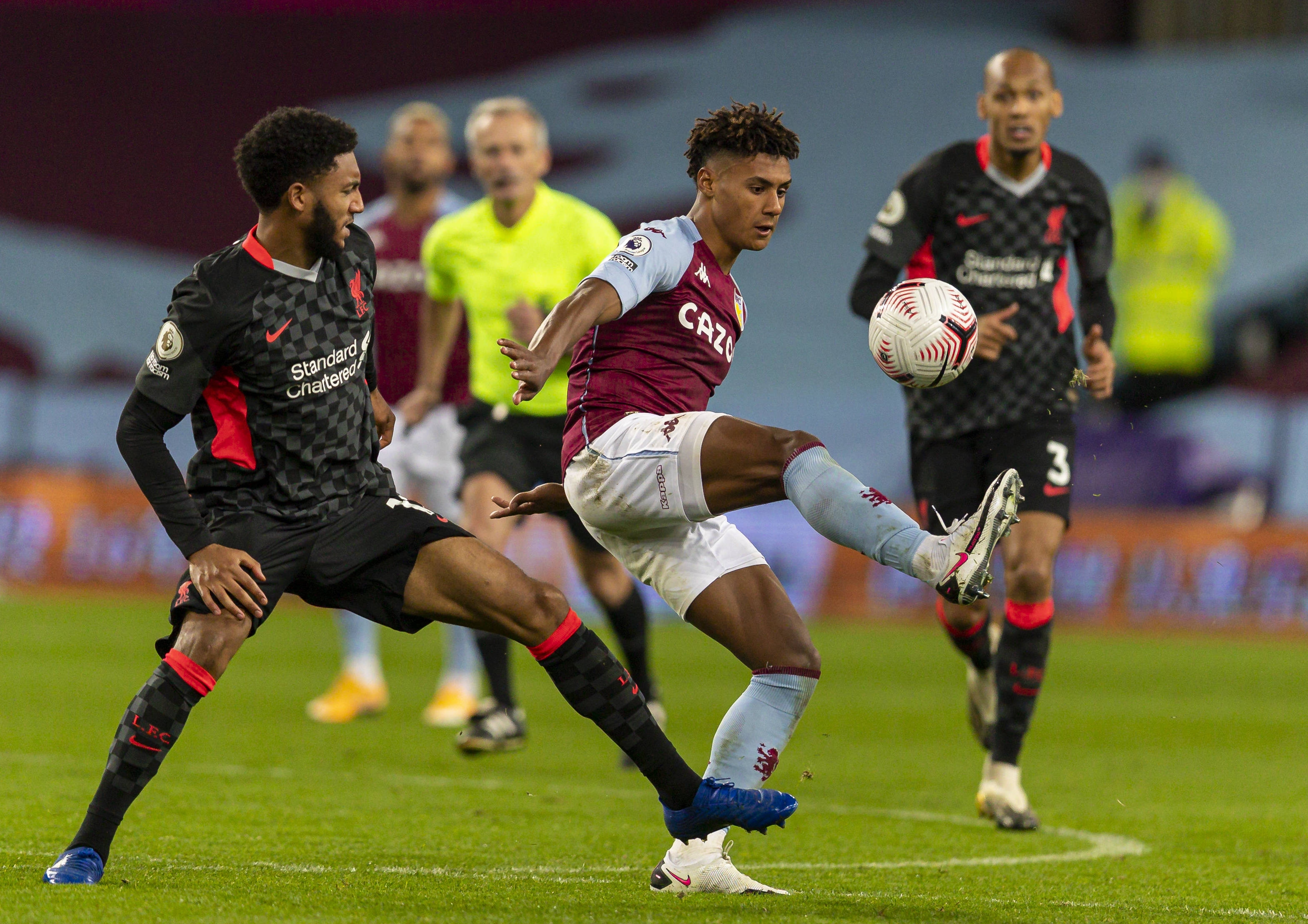 AC米兰通过老将策略增强阵容，引进莫德里奇和蒂亚戈-席尔瓦，弥补后防不足，延续稳定表现。