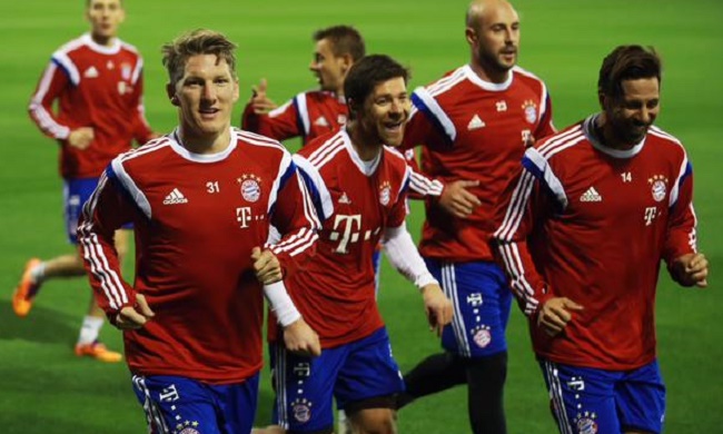 国乒拿下混团世界杯3连冠 采访时被吉祥物“乒乓”硬控 听说桌上的也能带走 全员直接all in 人手两个开心回家