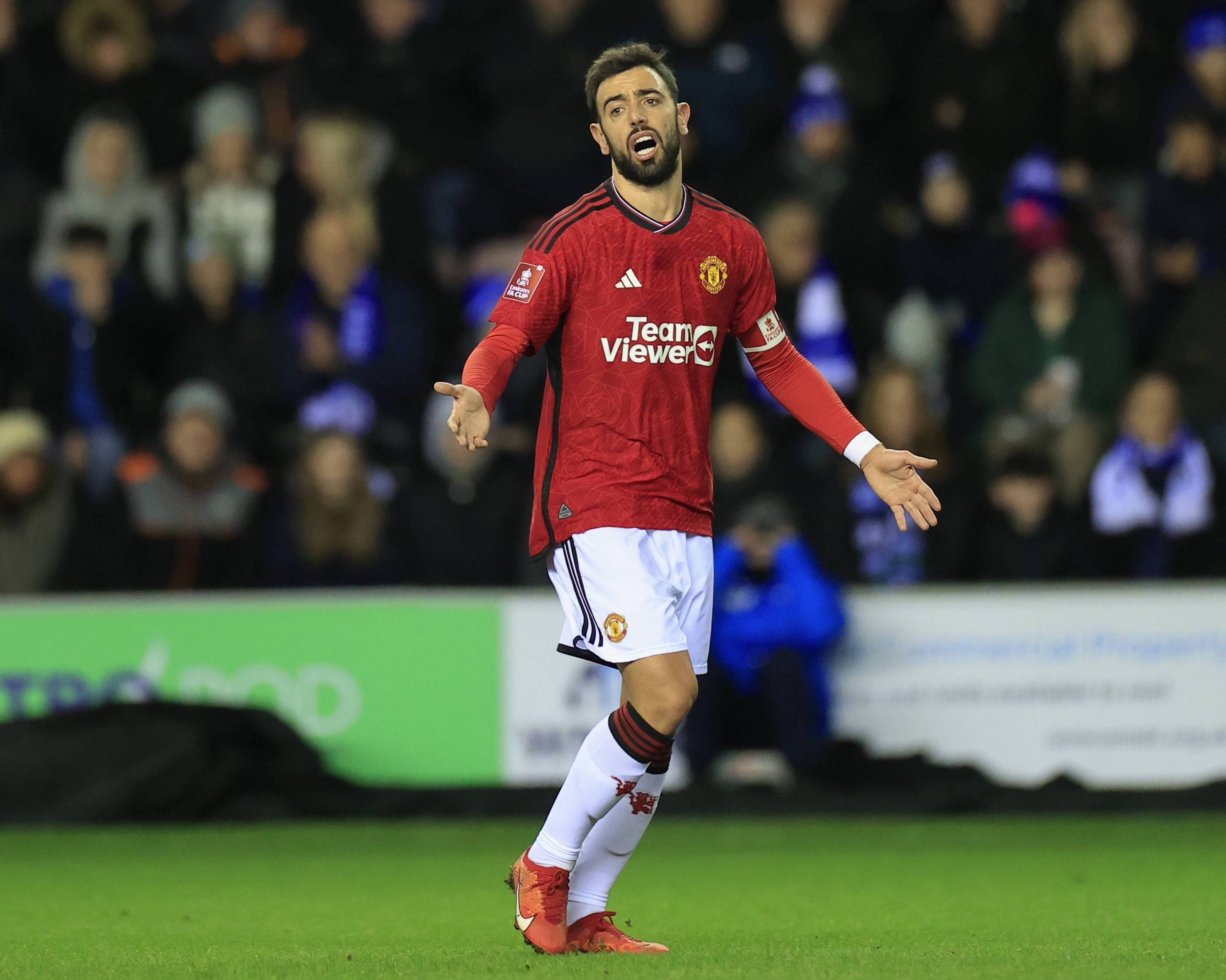 杜兰特关键补篮逆转比分