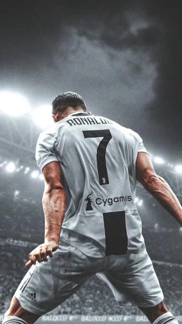 记者：里科·刘易斯因技术原因落选曼城本轮大名单，他没受伤（记者：里科·刘易斯非伤病原因无缘曼城本轮名单）