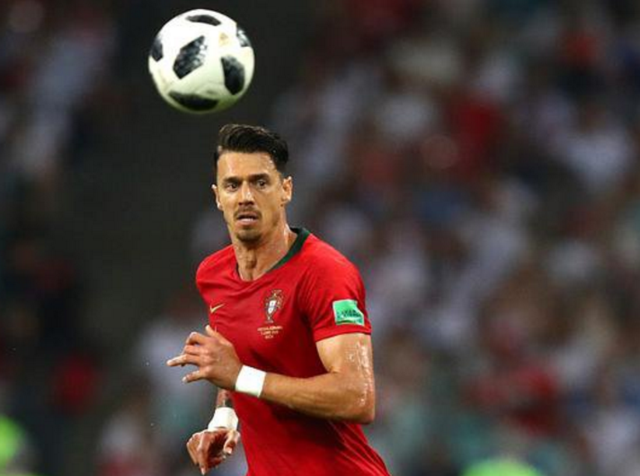 西媒：皇马瞄准葡体22岁中卫新星，合同年前或被迫放人（西媒：皇马看中葡萄牙体育22岁中卫新星，合同临近或将被迫出售）