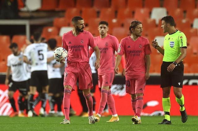 官宣喜讯！东契奇二娃出生引热议 湖人官方祝贺詹姆斯发声：恭喜兄弟